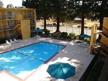 La Quinta Inn Sacramento Downtown 2*,